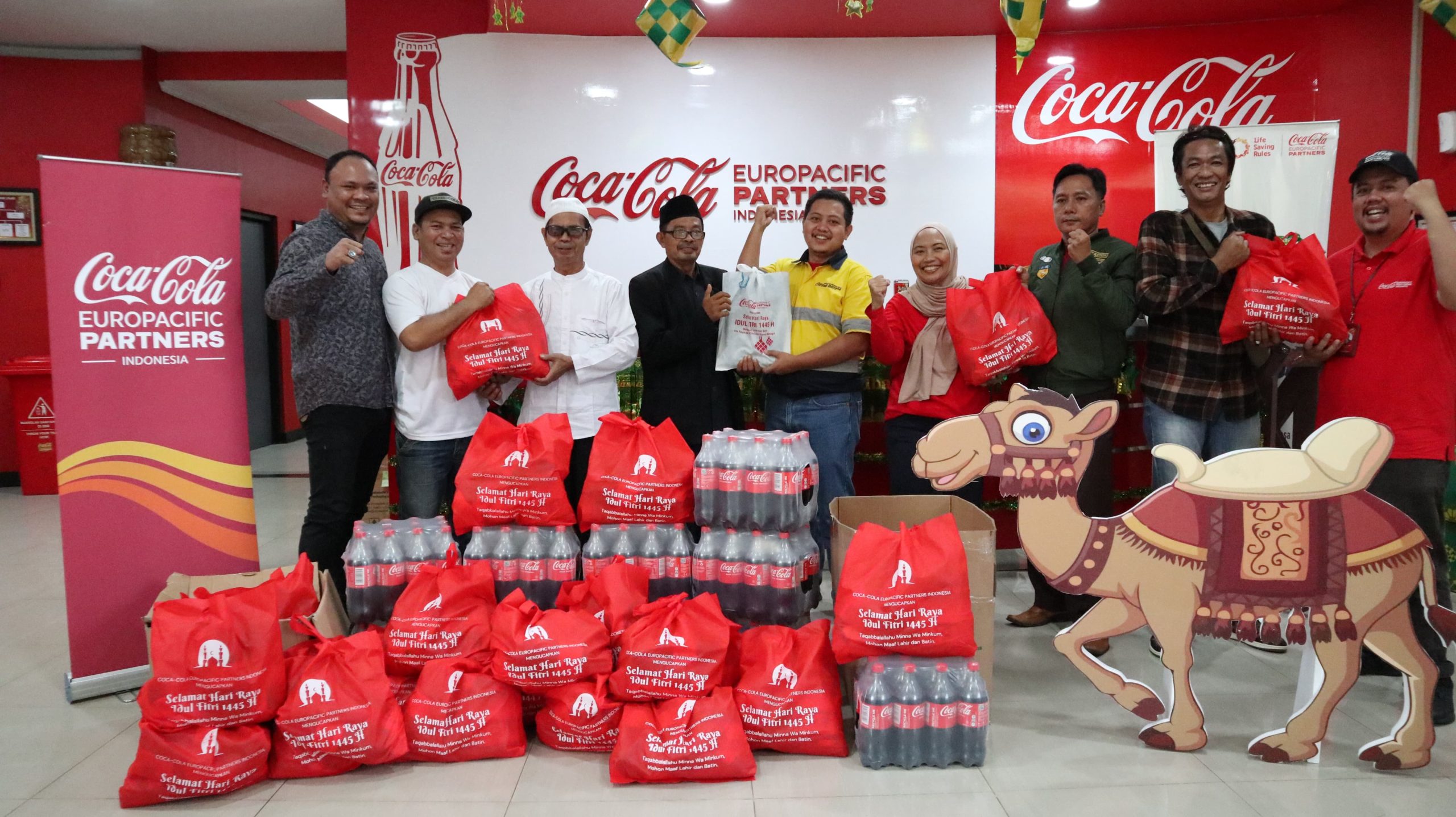 Berkah Ramadan: CCEP Indonesia Berbagi Kebahagiaan Salurkan Ribuan Paket Lebaran